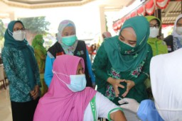 Vaksinasi Muslimat Cabang Sidoarjo