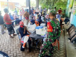 Babinsa Tragah ajak warga patuhi Prokes guna cegah Cluster baru