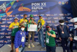 Tim Bermotor Jawa Timur Raih Medali Emas Motocross PON XX/2021 Papua