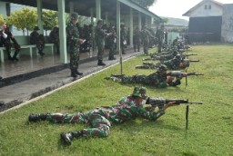 Kodim Tipe A 0831/ST Tingkatkan Kemampuan Menembak Senjata Ringan
