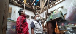 Respon Cepat Anas Karno Langsung Bantu Rumah Ambrol