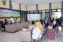 Gelorakan Pertumbuhan Ekonomi, Armuji Serahkan NIB Ke Pelaku UMKM