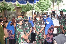 Danrem 084/BJ Tinjau Serbuan Vaksinasi anak Usia 6 - 11 tahun