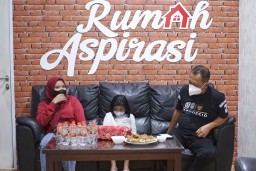 Saat Wawali Kota Surabaya Layani Warga MBR