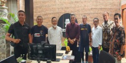 Wakil Ketua DPRD Surabaya Fasilitasi Bupati Sikka