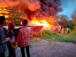 Kebakaran Pabrik Sepatu Di Waru Masih Belum Diketahui Penyebabnya