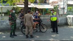 Awal Puasa Tidak Kendor, Babinsa Bersama Tiga Pilar Lakukan Yustisi dan Bag