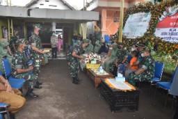 Danrem 084/BJ Dampingi Pangdam V/Brawijaya Ziarah