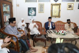 Pengasuh Pondok Al Munawir Krapyak Dan Para Santri Doakan AHY
