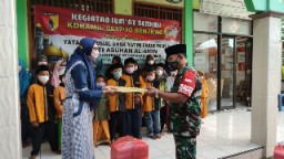 Koramil Benjeng Berbagi Kasih Kepada Panti Asuhan Al Amin Desa Munggu
