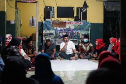 Sambut Hari Kemenangan Achmad Hidayat Berbagi Di Kecamatan Krembangan