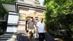 Jelang Peringatan HJKS ke-729 Wawali Armuji Kunjungi Tiga Makam