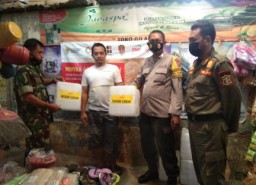 Babinsa Kandangan Dan Babinkamtibmas Pantau Harga Migor di Pasar