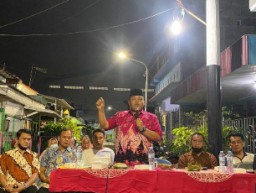 Achmad Hidayat Blusukan Sebut Bung Karno Arek Suroboyo