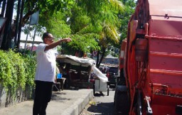 Wakil Walikota Armuji minta optimalkan Truk Sampah Compactor