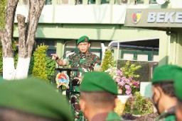 Usai upacara bendera mingguan, Personil Korem 084/BJ terima Arahan