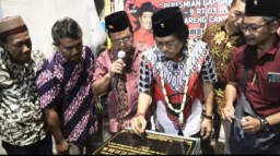 Budi Leksono Resmikan GapuraHingga Bagikan Puluhan Sembako