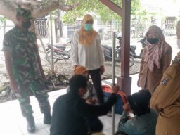 Babinsa Babat Jerawat Lakukan Pendampingan Kunjungan Balita Stunting