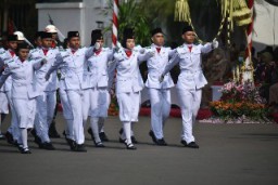 Upacara Hari Pahlawan Sukses Digelar Di Halaman Balai Kota Surabaya