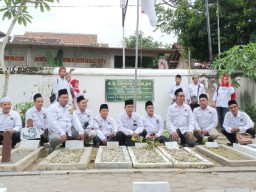 Bamusi Surabaya Napak Tilas Ke Makam K.H. Ahmad Dahlan