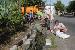 20 Dump Truck Dukung Pengangkutan Sampah Hasil Kerja Bakti Warga