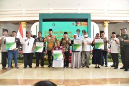Bupati Sidoarjo Minta Dinas Terkait Bantu Pemasaran Warung