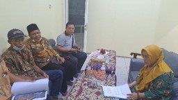 Warga RW 01 Datangi Lurah Bulak dan Camat