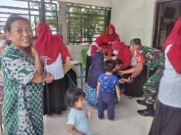 Babinsa Koramil 0830/06 Benowo Lakukan Pendampingan Posyandu