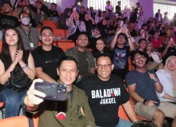 AHY dan Anies Baswedan Nikmati Alunan Musik Dewa 19