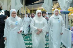 Gubernur Khofifah Hadiri Haul Akbar Al Fitrah Kedinding