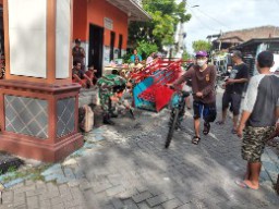 Pentingnya Kerja Bakti Membersihkan Lingkungan Pupuk Gotong Royong