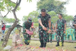 Danrem 84/Bhaskara Jaya Sambangi Putra Almarhum Sertu Eka di Sidoarjo