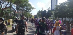 Babinsa Manunggal Masyarakat Kirab Khotmil Qur'an di Wilayah