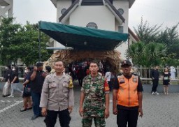 Babinsa Bersinergi dalam Pengamanan Ibadah Jum'at Agung di Wilayah