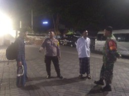 Babinsa Komsos dengan Peziarah Ciptakan Kondusifitas Wilayah