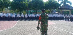 Babinsa Ujungpangkah Bangun Kedisiplinan Generasi Muda dengan PBB