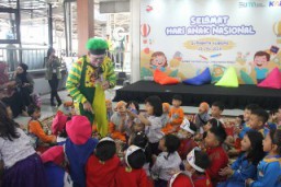 Daop 8 Surabaya Kenalkan Transportasi Kereta Api Lewat Lomba Mewarnai