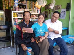Anas Karno Bagikan Kopi Berdayakan UMKM Kampung Menur