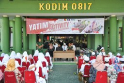Kodim Gresik Bersama YDSF Berikan Bansos 90 Anak Yatim