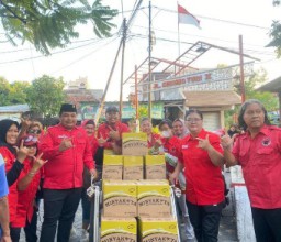 Kader PDIP Surabaya Genjot Stikerisasi Ganjar Pranowo