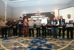 Polda Jatim Bersama Awak Media Siap Sukseskan Pemilu Damai 2024