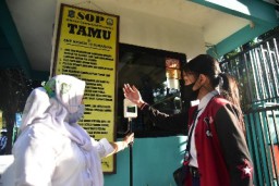 Pemkot Surabaya Terapkan PTM 25 Persen dengan Prokes Ketat