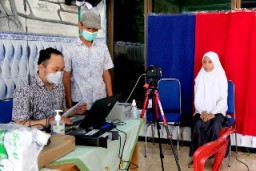 Pelayanan Perekaman KTP-el Pemkot Surabaya Jemput Bola Datangi Warga