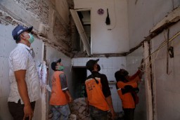 Program Rutilahu Tahap 1, Pemkot Surabaya Siap Bedah 74 Rumah