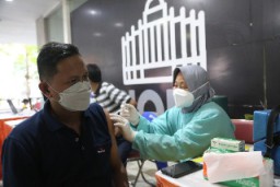 Warga Surabaya Bisa Vaksin Booster Di Puskesmas