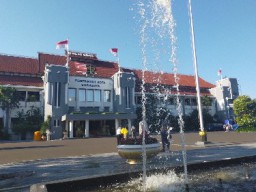 Pemkot Surabaya Beri Pendampingan Psikologis, Hukum dan Jamin Sekolah
