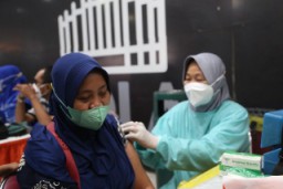 Pemkot Surabaya Gencarkan Swab dan Vaksin Hunter