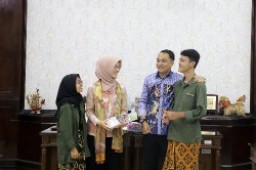 Walikota Eri Cahyadi Siap Kota Surabaya Jadi Kota Layak Anak Paripurna