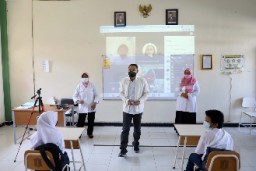 Wali Kota Eri Minta Semua Sekolah di Surabaya Gelar PTM dengan Prokes Ketat