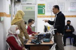 Cek Layanan Kesehatan di Puskesmas, Eri: Sistem antrian Harus dibenahi